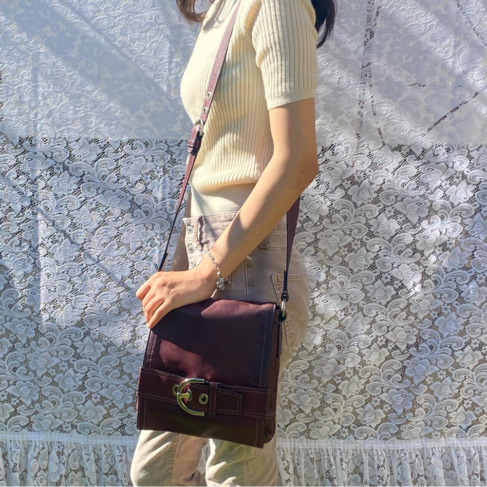 Coach Soho Belted Crossbody / Messenger / Flap Burgundy Leather Bag - Picture 4 of 15